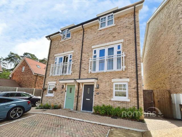 House for sale in Fleet, Hart