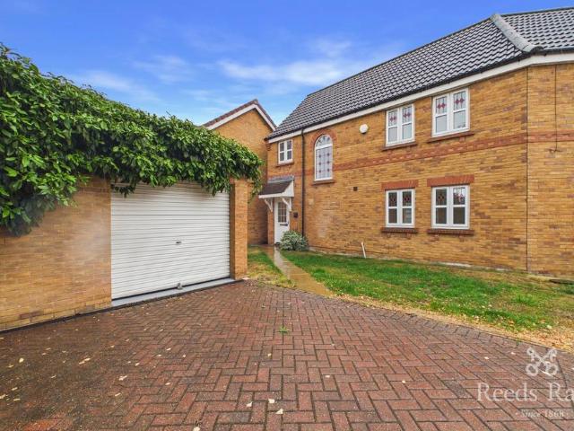 House for sale in Bramley, South Yorkshire