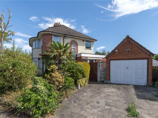 House for sale in Spring Park, Luton