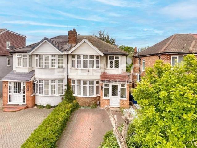 House for sale in London Borough of Ealing, Greenford