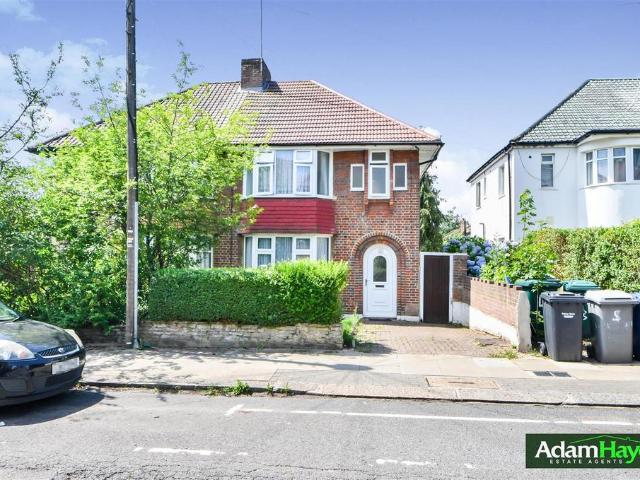 House for sale in West Finchley, Greater London