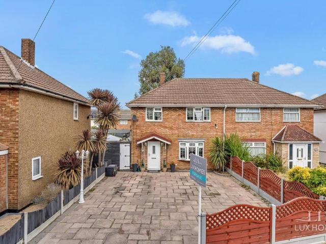 House for sale in South Hornchurch, Greater London