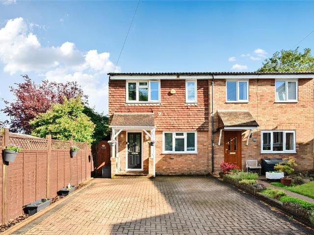 House for sale in Saunderton, Buckinghamshire