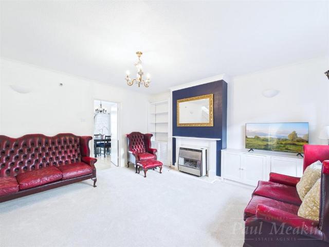 House for sale in London Borough of Croydon, Selsdon