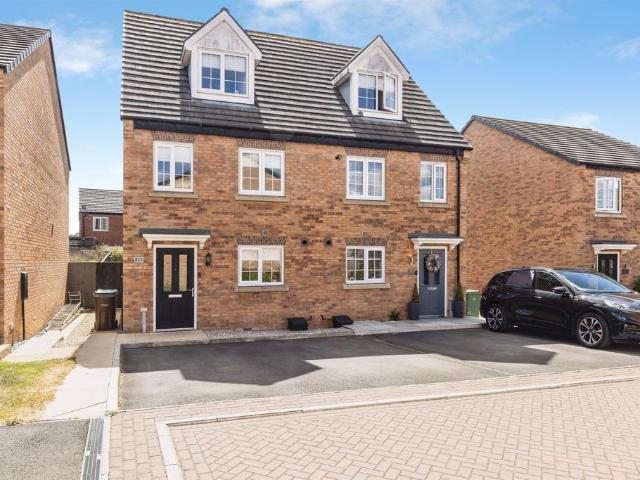 House for sale in Purston Jaglin, West Yorkshire