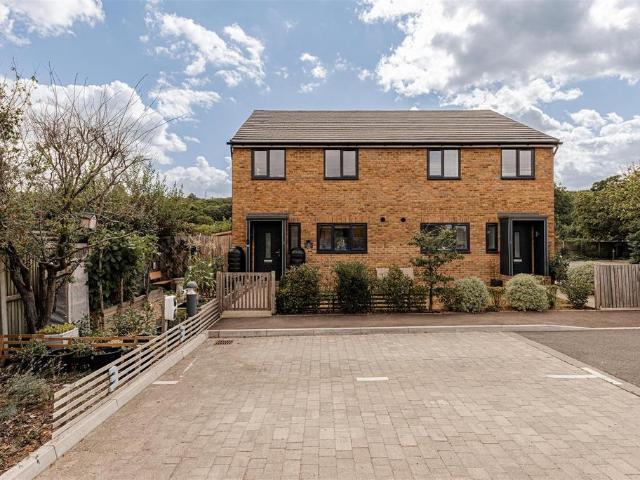 House for sale in Oad Street, Kent