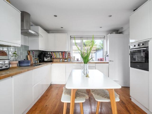House for sale in Swallowfields, Elmbridge