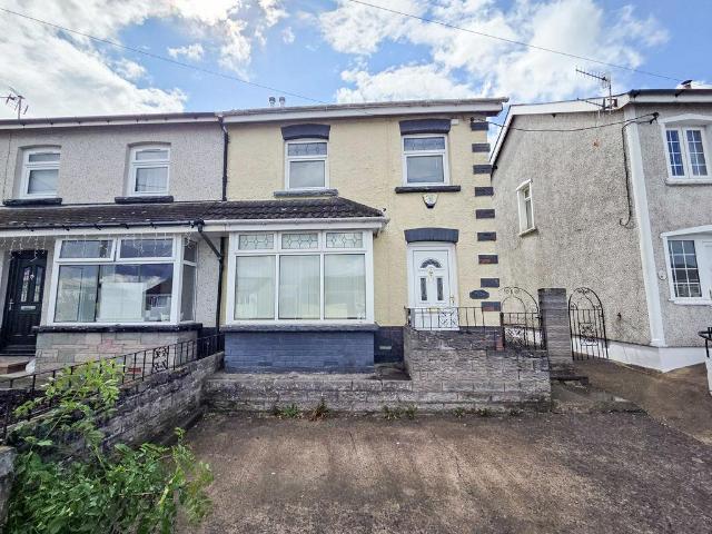 House for sale in Tredomen, Cefn Hengoed