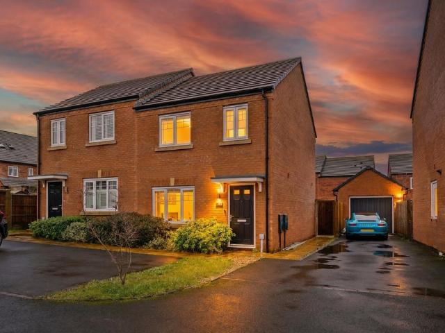 House for sale in Houlton, New Bilton