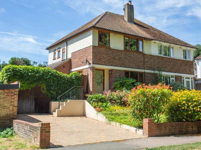 House for sale in River, Ash