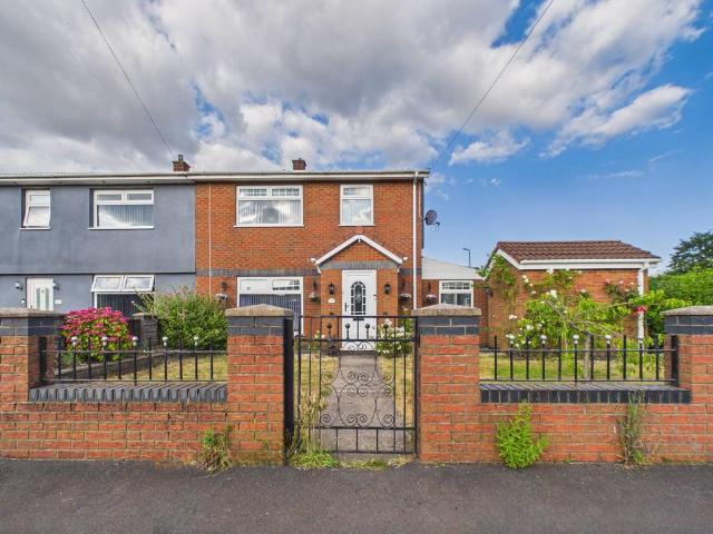 House for sale in Pontlottyn, Wales
