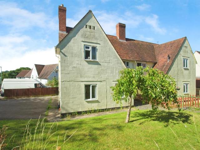 House for sale in Bromsberrow Heath, Gloucestershire