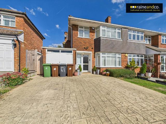 House for sale in Oakmere, Potters Bar