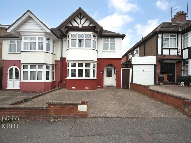House for sale in Spring Park, Luton