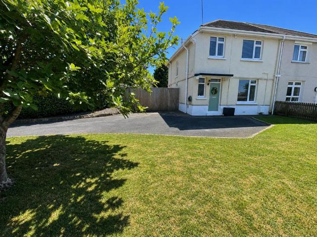 House for sale in Pontarddulais, Wales