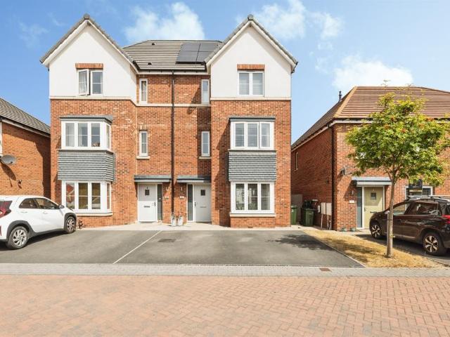 House for sale in Pontefract, West Yorkshire