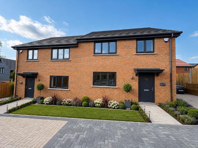 House for sale in Houghton Regis, Bedfordshire