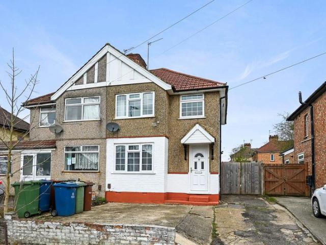 House for sale in Harrow Weald, Greater London