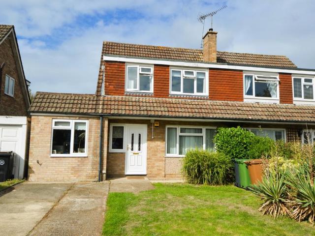 House for sale in Heol-las, Surrey