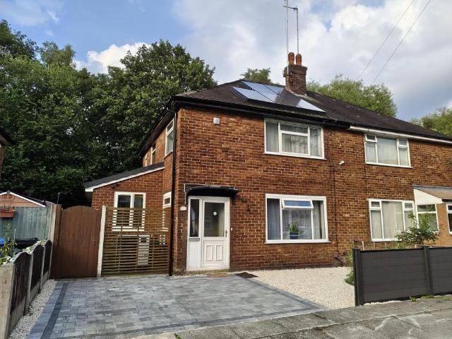House for sale in Gorse Hill, Trafford Park