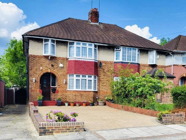 House for sale in Broadfields, Greater London
