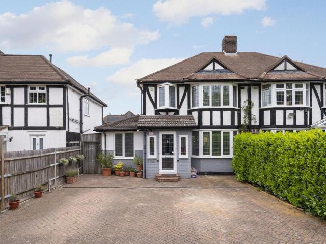 House for sale in London Borough of Merton, Raynes Park