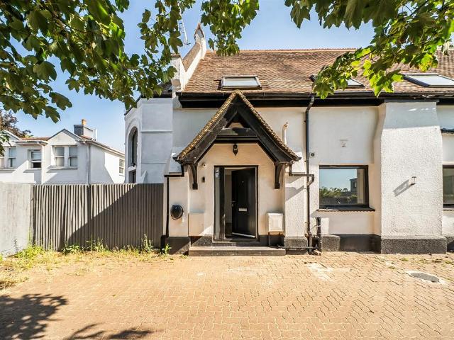 House for sale in Merry Hill, Hertsmere