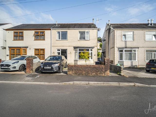 House for sale in Cimla, Neath