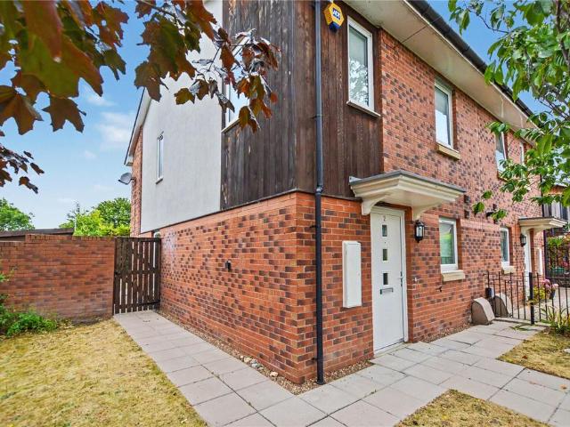 House for sale in Oulton, West Yorkshire