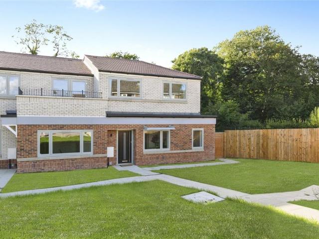 House for sale in London Borough of Croydon, Greater London