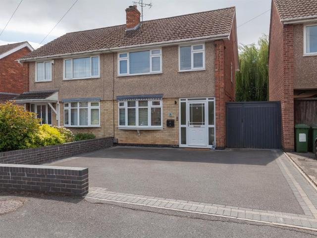 House for sale in Whetstone, Pinfold