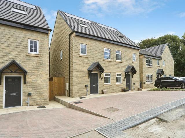 House for sale in Pudsey, West Yorkshire