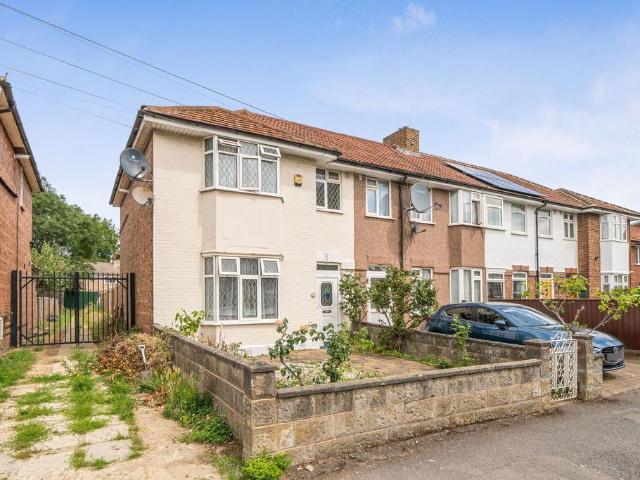 House for sale in London Borough of Ealing, Greater London