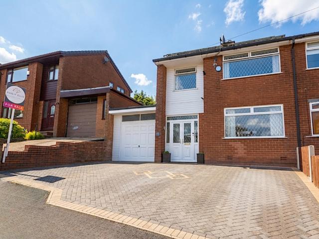 House for sale in Shaw and Crompton, Pendock