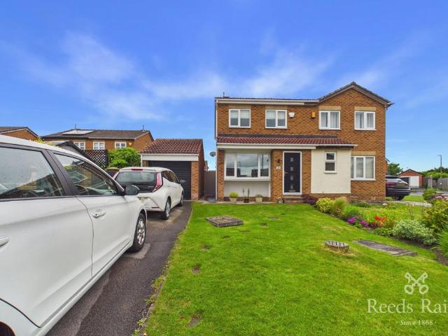 House for sale in West Ardsley, Tingley