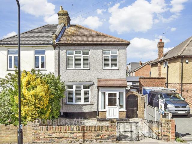 House for sale in South Chingford, Greater London