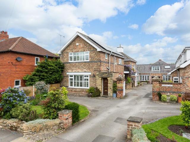 House for sale in High Field, York