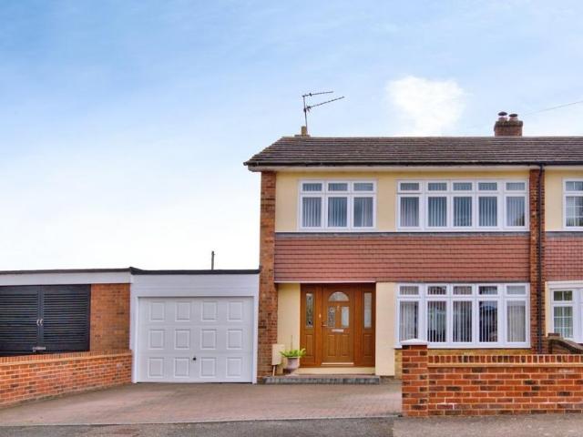 House for sale in Navestock Side, Essex
