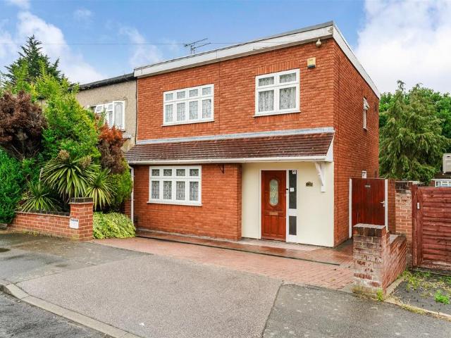 House for sale in Chingford, Greater London
