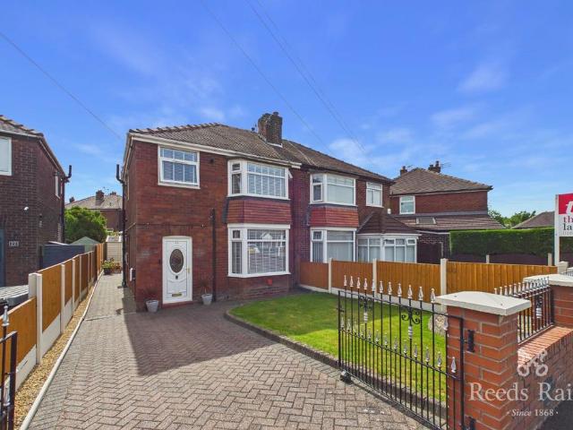 House for sale in Cheetham Fold, Greenheys