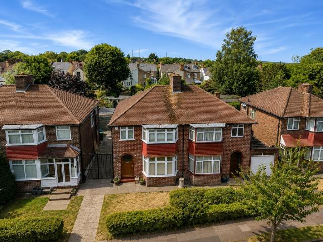 House for sale in Shooters Hill, Greater London