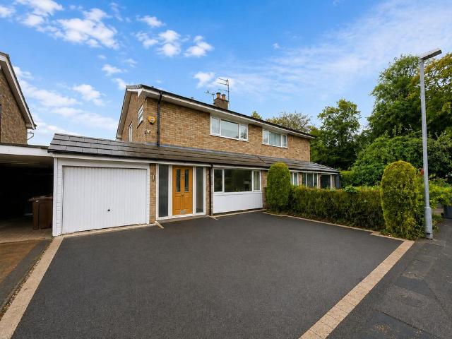 House for sale in Roby Mill, Lancashire