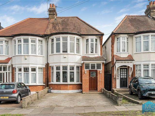 House for sale in Winchmore Hill, Edmonton