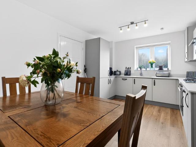 House for sale in Kilnwood Vale, Horsham