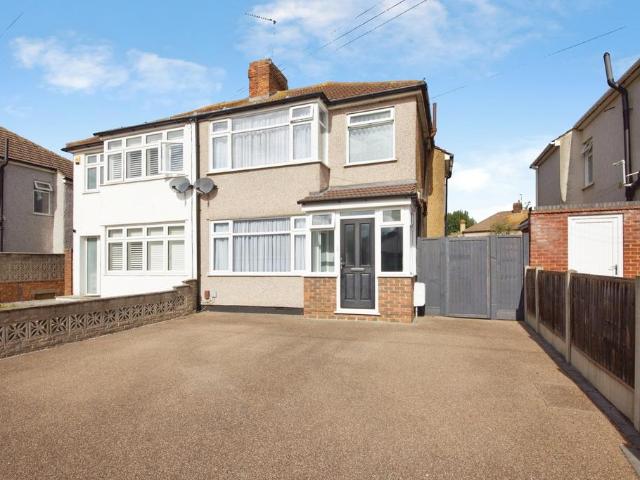 House for sale in Rush Green, Greater London