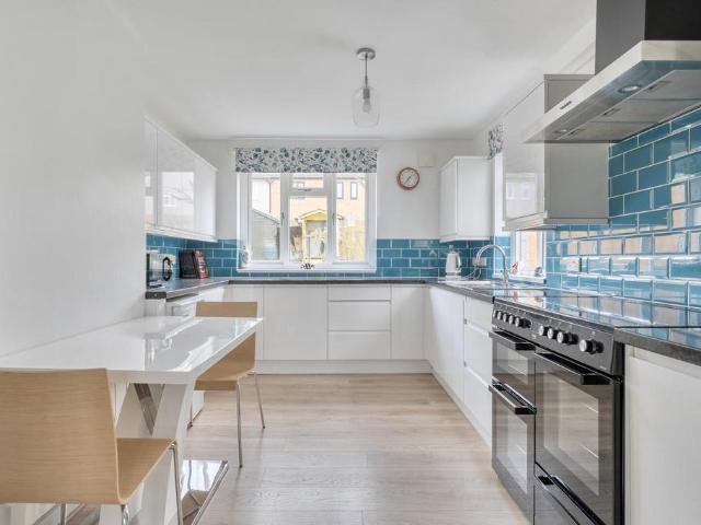 House for sale in Worton