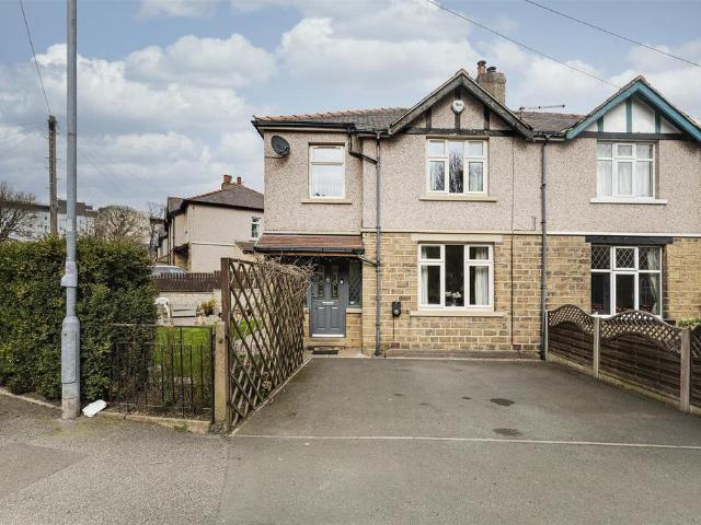 House for sale in Marsh, Lindley