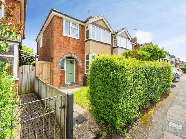House for sale in Victoria Park, Aylesbury
