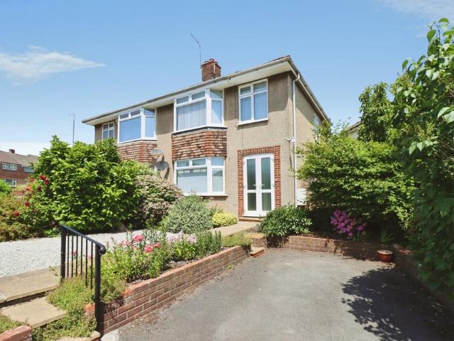 House for sale in Kingswood