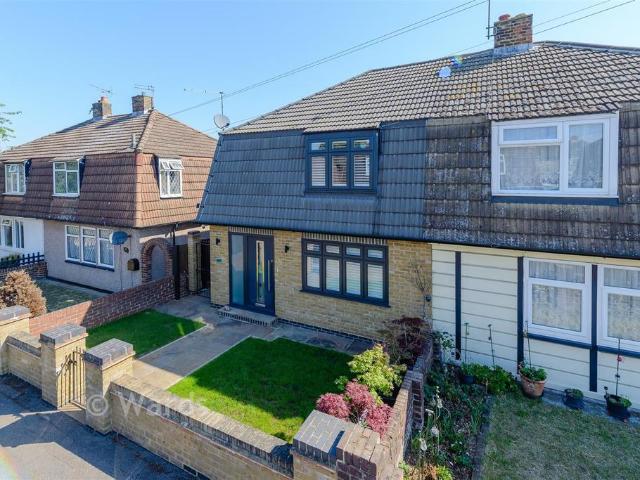 House for sale in Swanscombe and Greenhithe, Monks Orchard